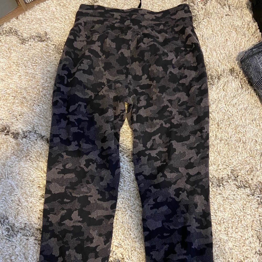 lululemon joggers, cropped cozy camo thicker